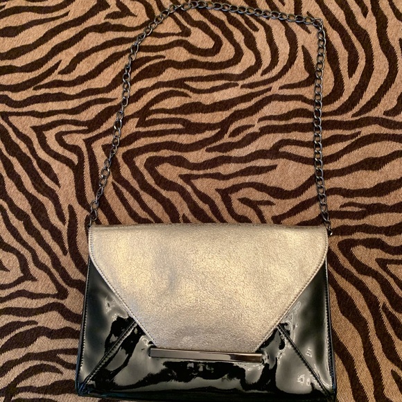 Black and Gold envelope clutch - Picture 4 of 7